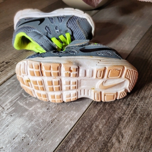 Nike Revolution 2 TD Cool Grey/Volt Athletic Shoes Size 5C Baby Walker - Picture 6 of 14